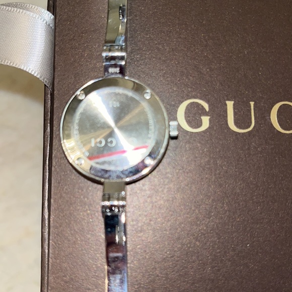 Y2K pre loved ladies Gucci watch (bracelet style) OG box - Picture 10 of 13